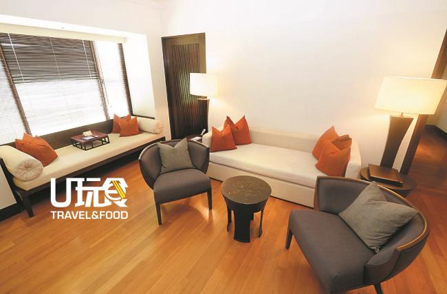 环境典雅、舒适的客厅，与两三好友茶聚，增添彼此的亲切感。