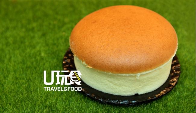 拥有膨膨外形的日本起司蛋糕，也是小烤箱烘焙工作室的热卖产品之一。