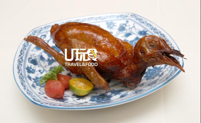 润烧农场BB乳鸽:中国进口的中山石岐BB乳鸽，个头小，外层香酥，肉质滑嫩多汁，食用时挤上酸柑汁，去腥又开胃。单点价：每只45令吉++