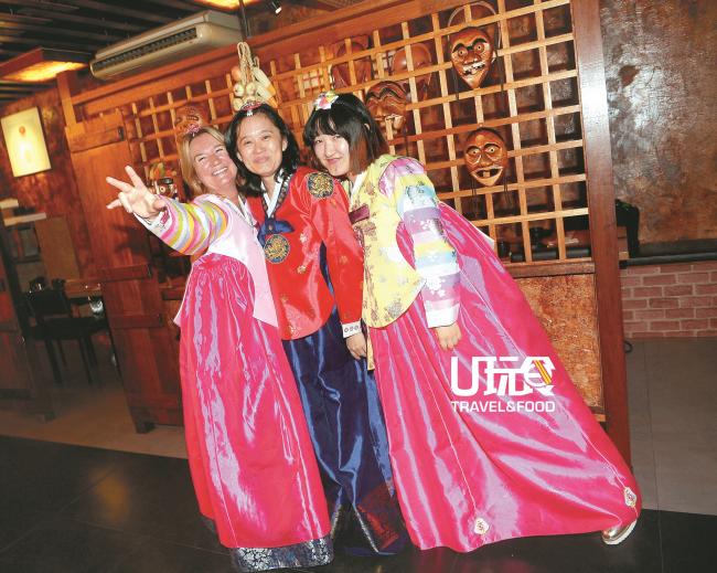 MIDO 柜台旁挂着十来套韩服，让食客可以在用餐前后来个小变装，成为地道的「韩国人」。