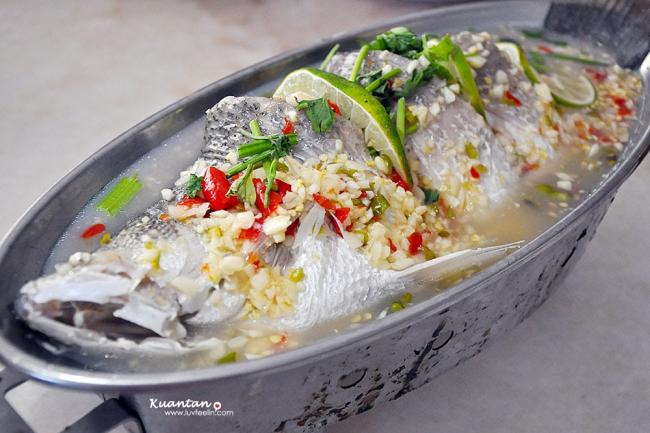 泰式蒸鱼 (Thai Steamed Fish)，酸＋辣＋香＝好吃！