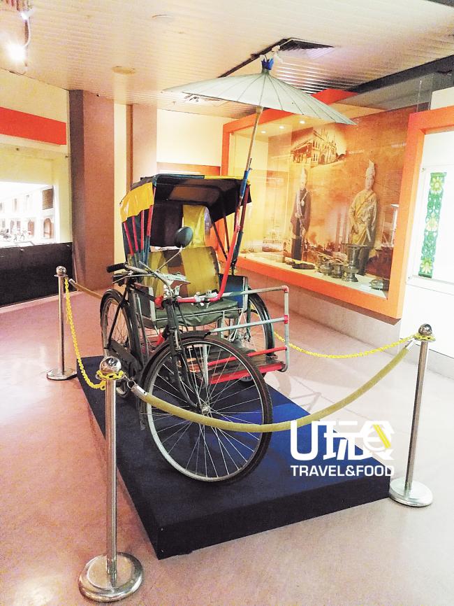 博物馆内设有一台极具大马特色的三轮车。