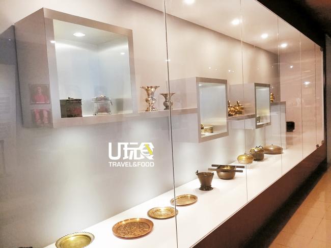 金银制器皿，也是博物馆内展出的重要一环，可透过有关器皿了解当年平民、贵族，甚至是王族的生活器皿。