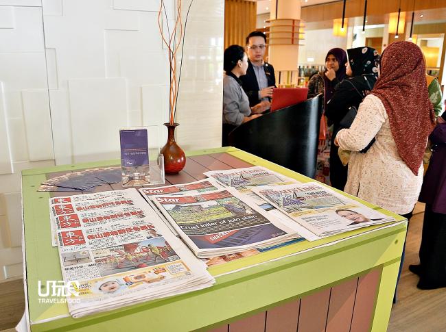 酒店也提供了免费的报章，让住客也能关心社会时事。