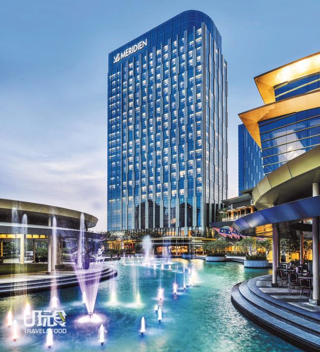 艾美酒店与布城IOI城市广场衔接，除有多条大道可通往酒店，酒店与隆坡机场快铁站只有约10至15分钟的车程，交通也非常方便。