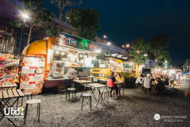Food Truck设在绿色园区，从早开到晚，不怕找不到食物祭五脏庙。
