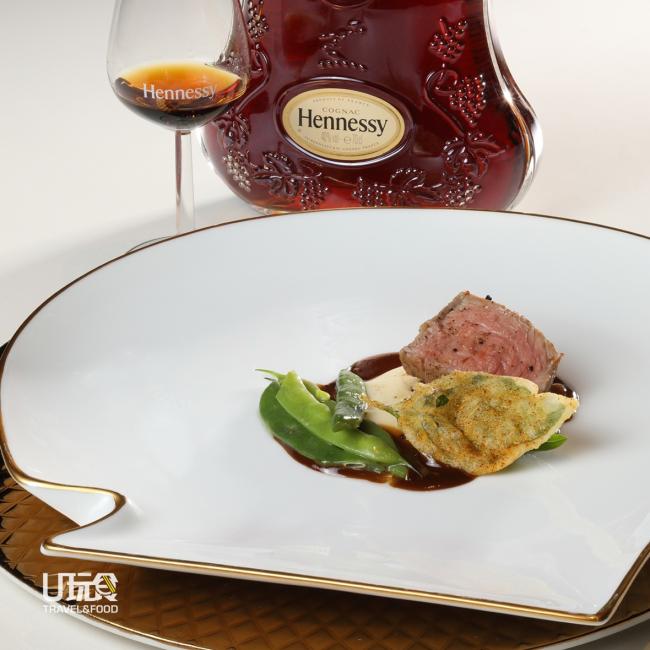 ​<strong>Rising Heat:</strong>小牛肉 <strong>X</strong> Hennessy X.O 纯饮