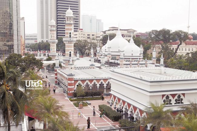 建于1909年，至今已有108年历史的「苏丹阿都沙末占美清真寺」是吉隆坡最古老的伊斯兰清真寺。该清真寺原名为占美清真寺，为了纪念已故的苏丹阿都沙末为吉隆坡和雪州所作出的贡献，于今年6月重新命名为「苏丹阿都沙末占美清真寺」。