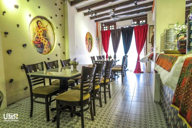 听雨楼主打西式料理，中式怀旧复古风占据餐厅内一小部分。