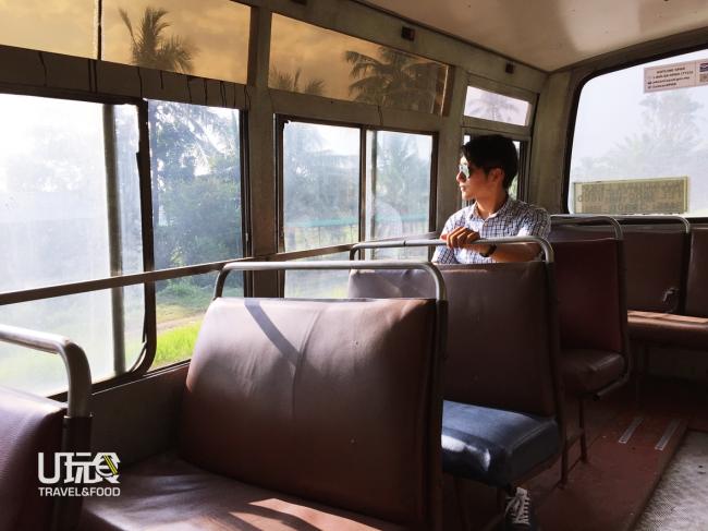 对林振富而言，搭乘巴士，打开车窗，听听风声、闻闻花香，是一种人与大自然紧密相连的感受。