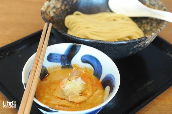 Original Yuzu 原味柚子汤汁是Mitsuyado的招牌，浓 郁酸甜的豚骨汤汁，带有清香的柚子 味，风味独特。售价：25令吉90仙