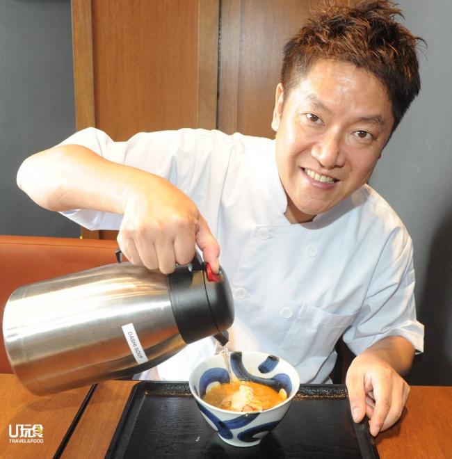 中村清彦曾在拉面店工作，1997年自立门户， 在东京中目黑创立Mitsuyado沾面店。