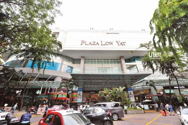 在金河广场毗邻的刘蝶广场，是马来西亚最大的电子产品购物商场，不少人一想到要购买电子商品，必定会到刘蝶商场一趟；该商场共有7个楼层，除了包罗万象的电子产品之外，还设有餐饮及时尚精品商店。