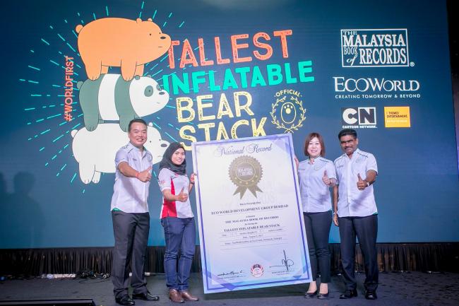 《马来西亚记录大会》颁创记录证书。