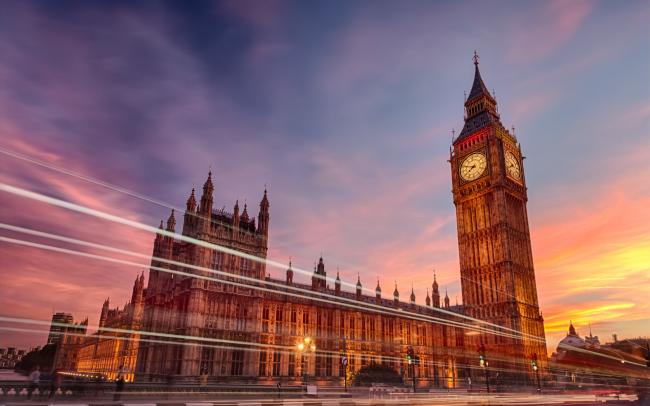 2012年6月，英国政府宣布为庆祝伊丽莎白二世登基60周年，将大笨钟所在的钟楼正式改名为伊丽莎白塔，但大多数人还是习惯称之大笨钟。