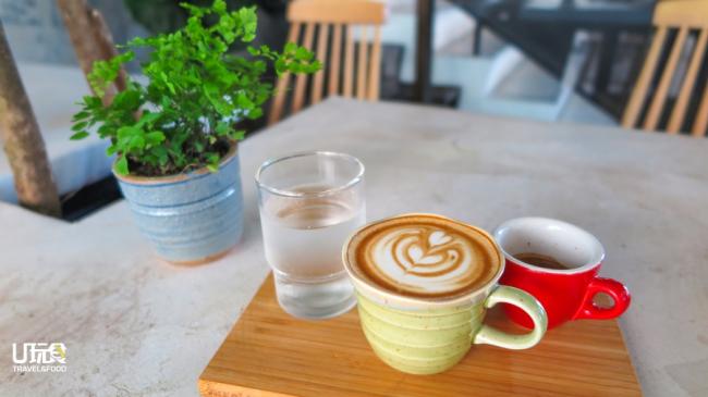 <b>Tasting Plate</b>以一种咖啡豆泡出Espresso及Latte ，让咖啡控沉浸在两种不同的咖啡香。<i>价格：20令吉</i>