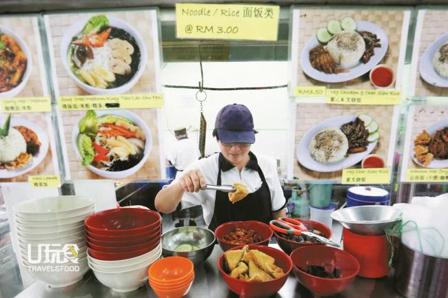 素食店备有各类面食，每碗售价介于3令吉至3令吉50仙。