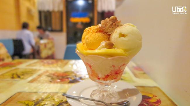 <b>Caramba</b>冰淇淋甜点系列就有这款以橘子、香草及芒果口味混搭的清新冰甜品。<i>售价：14令吉</i>