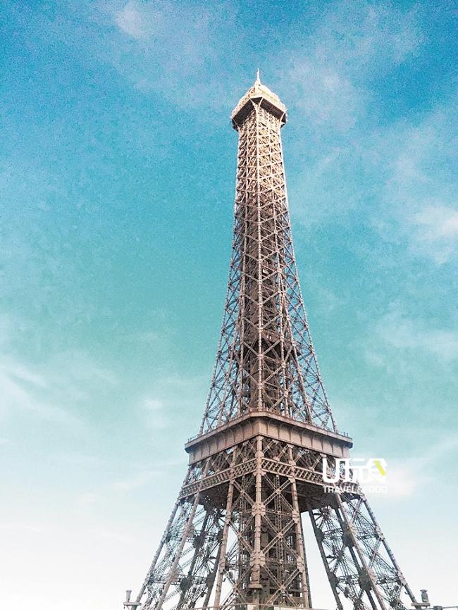 「澳门巴黎人」以一半的比例，在澳门打造巴黎铁塔，成为当地旅游新景点。