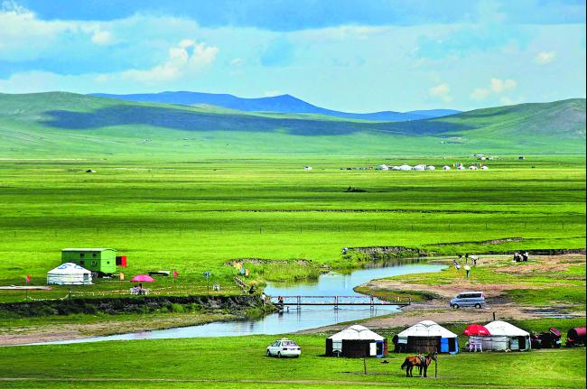 蒙古有世界上最好的草原，绿草如茵，铺天盖地都是清新的绿。