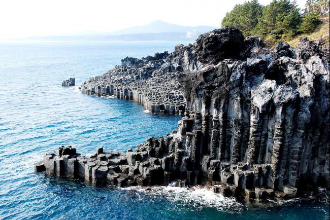 济州岛火山柱状节理海岸 （摘自：Martin Chen）