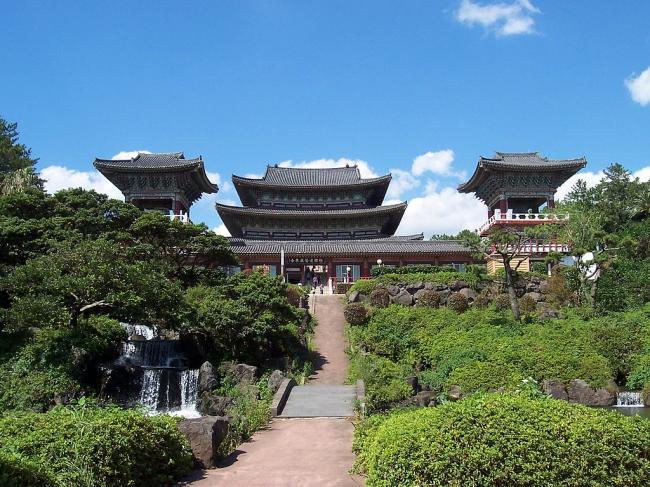 韩国最大药泉寺（摘自：螺钉）