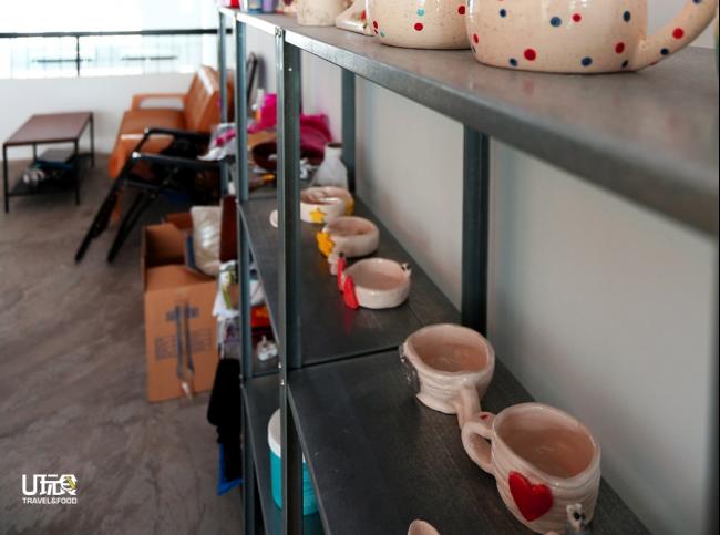 除了享用咖啡与美食，你还可以在Eatssswork艺食屋学陶艺和钩针。