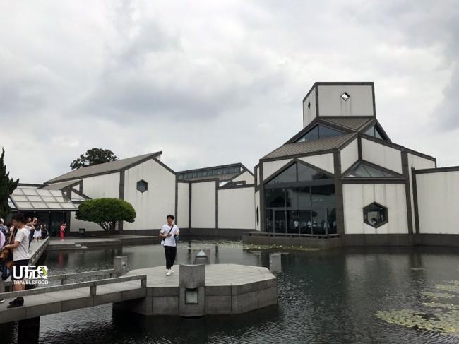 苏州博物馆外馆设计结合古典优雅美及现代简洁美。