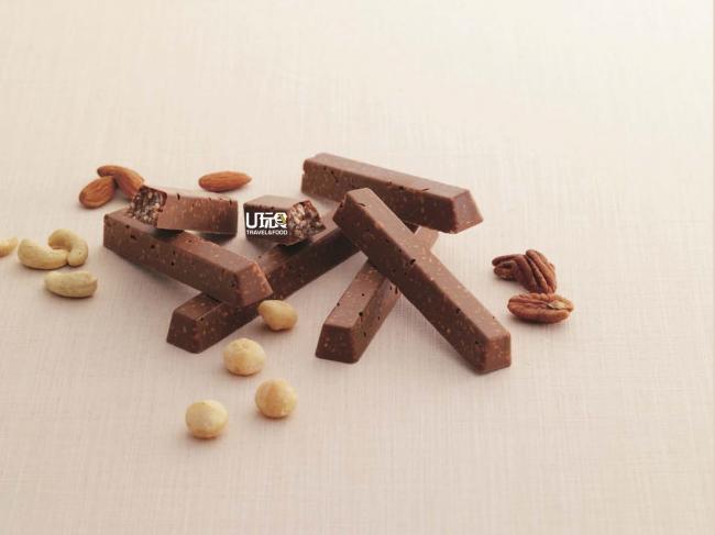 ROYCE的产品多元化，如果嫌巧克力太单调，可以选择加入坚果的Nutty Bar，而且还会应季推出不同的口味。<i>售价:72令吉80仙</i>
