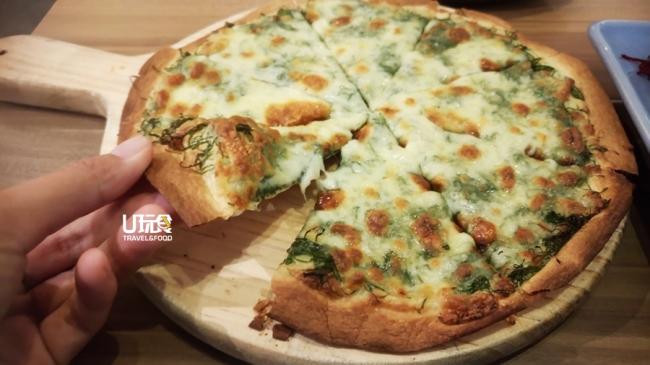 籽田野菜披萨皮薄香脆，也是店里受欢迎的轻食之一。