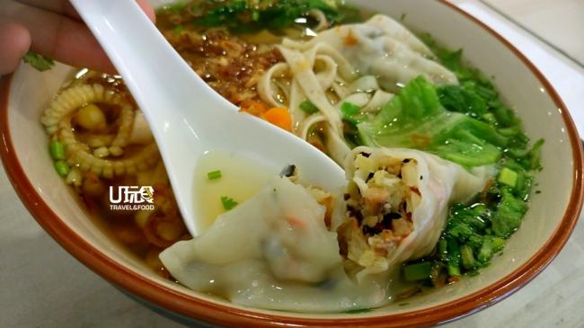 思图雅养生素食料理餐厅的手工素水饺味道清甜不油腻。