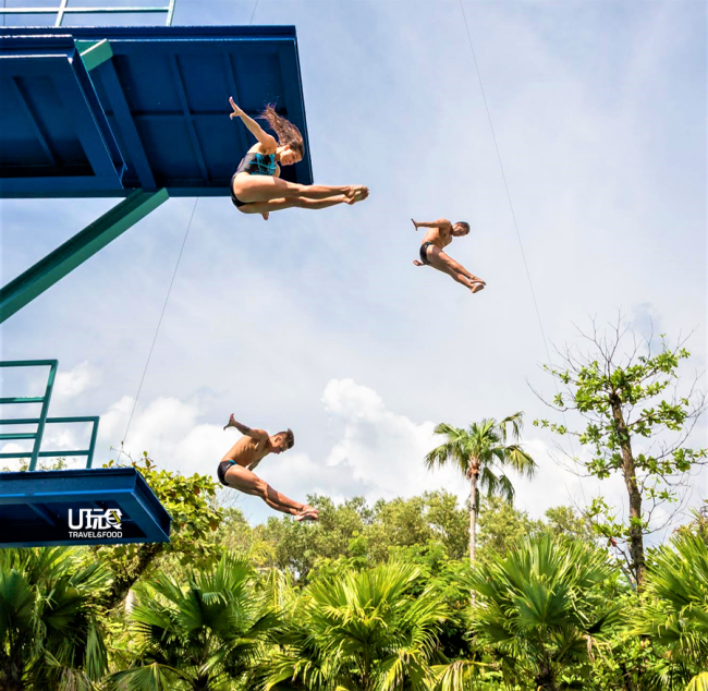 每天中午12点、下午3点及傍晚5点，将有4名来自乌克兰的专业人员表演5公尺高空跳水。