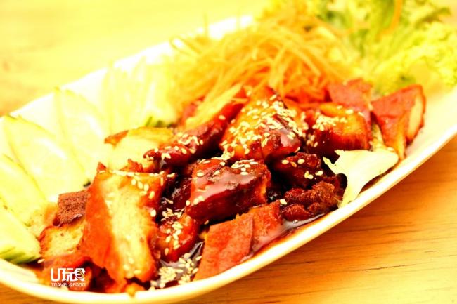 古香素食休闲屋的招牌素菜 「北京鸭」，口感特别好。