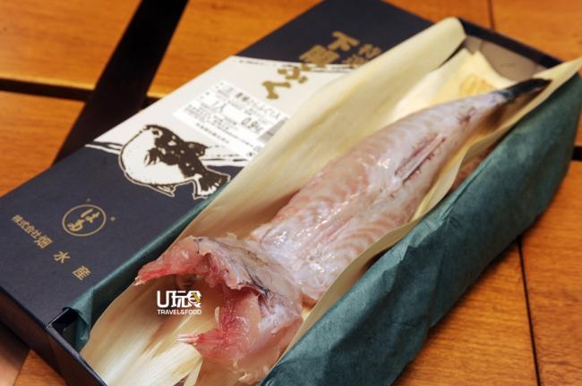 由日本运抵大马的河豚被处理得十分妥当，内脏全部清除干净，鱼头、鱼皮分装在不同的袋子，鱼身用一层纸妥妥包裹好。
