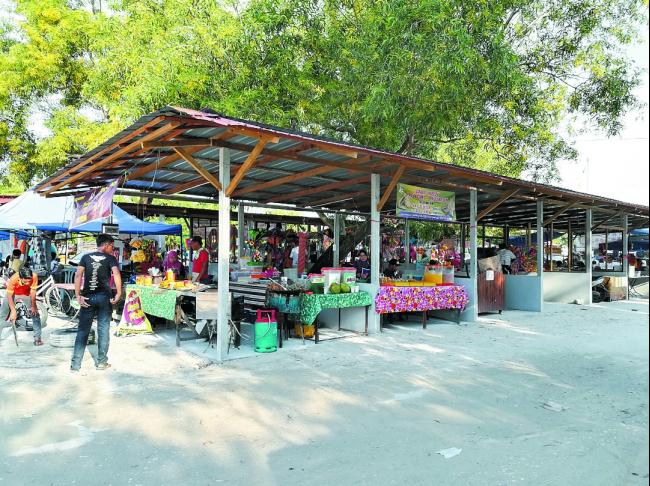 熱浪海灘換上新貌，設立了小商店及小食中心。