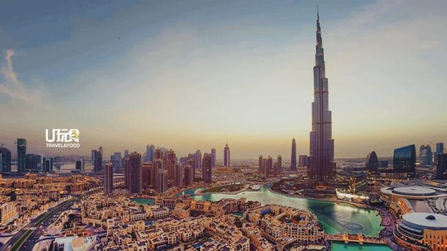 哈利法塔（Burj Khalifa）是当今世界最高建筑，以828公尺的绝世高度耸入迪拜云端，共162层，是结合了艺术、工程学和传统文化的建筑杰作。哈利法塔也是艺术爱好者的天堂，这里珍藏着中东和国际艺术家的逾千件艺术作品，让你大饱眼福。