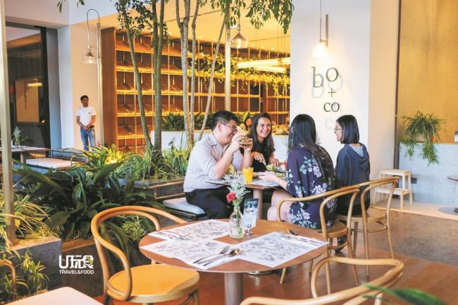 Botanica+Co at Alila Bangsar维持一贯森林系特色，让城市人进入餐厅用餐时，能够享受自然轻松。
