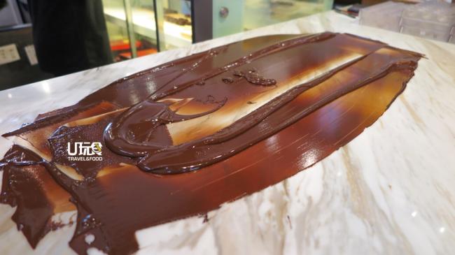工作坊选以60%浓度的巧克力，是因为温度和浓度方面较容易掌控，新手也较易上手。