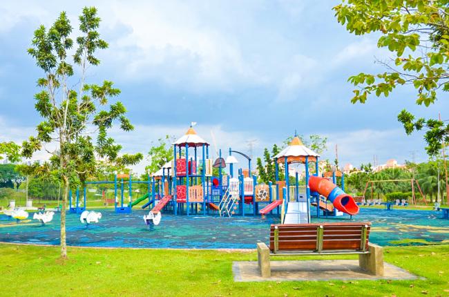 隐藏在住宅区的峇都大都会公园，虽然位置不显见，但公园设施齐全，如设有跑道、游乐设施及空旷广场等。
