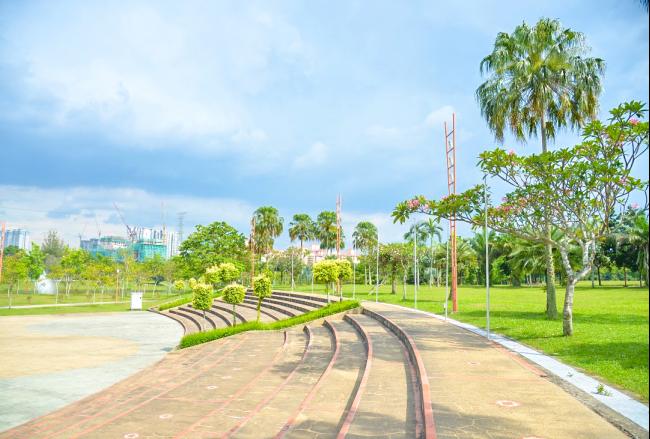 走入峇都大都会公园，眼前一片宁静绿意的景观，似乎能够让访客暂时放下生活压力，投入大自然舒适的环境，大口呼吸清新的空气；位于吉隆坡北部的这座城市公园，是吉隆坡七大公园之一。