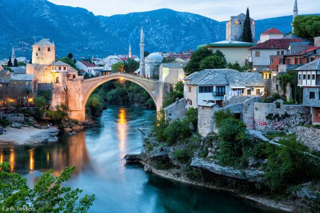 位于莫斯塔尔（Mostar）的古桥，这一座横跨内雷特瓦河的美丽古桥及其周边小镇都被列为世界文化遗产