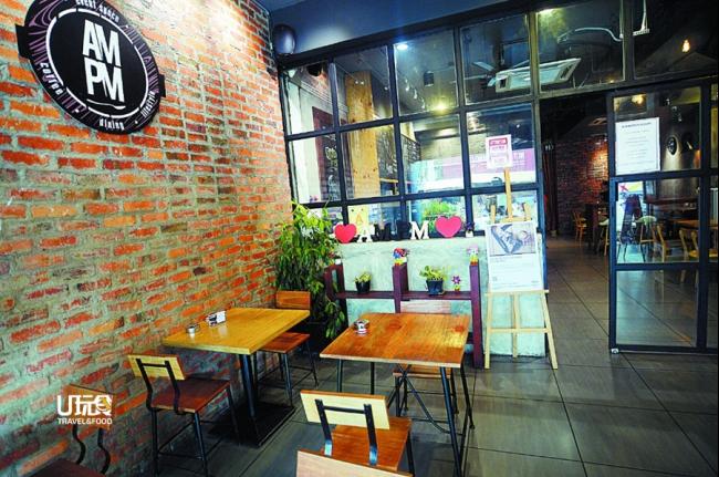 AMPM Cafe除了售卖咖啡与甜点，楼上的休闲空间也开放出租办派对。