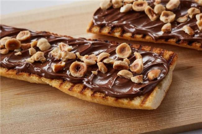 让人吃不停口的Nutella Hazelnut Flatbread。