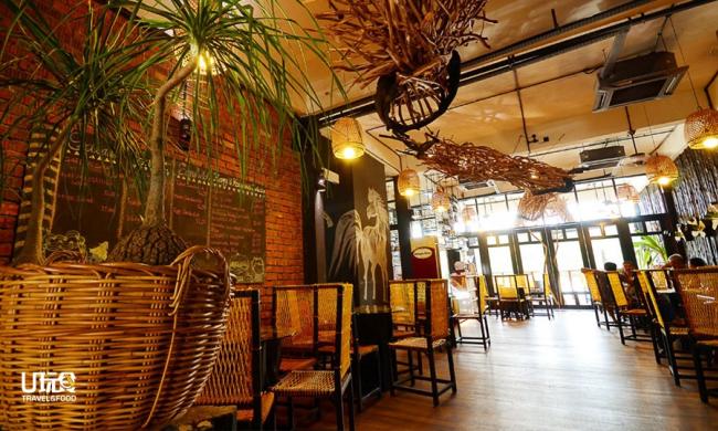 艺宿的咖啡厅环境舒适及宽敞，是游客旅程中停歇及用餐，补充精力的好场所。