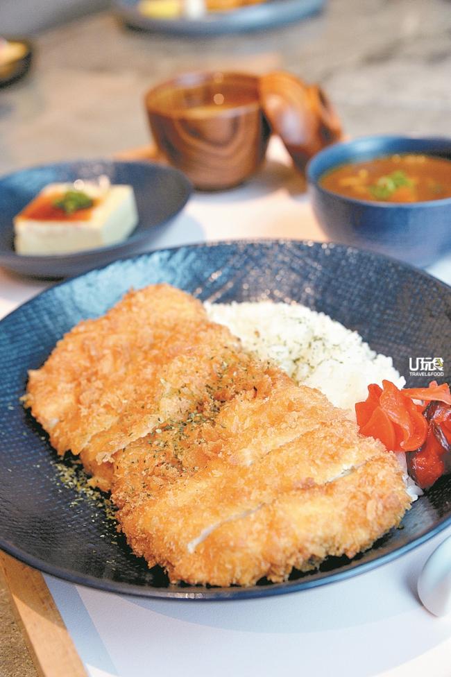 <b>Chicken Katsu Curry</b> 日式咖喱水准不错，味道咸中带蔬菜甜。<i>售价：32令吉</i>