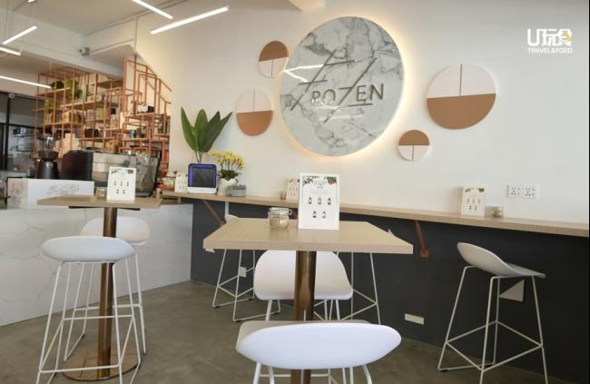 咖啡店有多种设计桌位，不管是单人、双人或成群结伴，都能舒服享受冰淇淋。