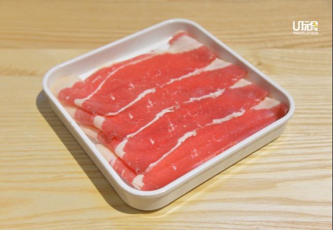 <b>澳洲牛腩肉</b> 中层是瘦肉，边上一层肥肉，牛味与肩胛肉部位不相上下。