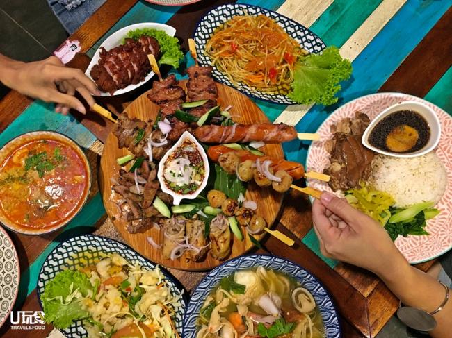 「The Sphere」设有各种不同风味的餐馆，其中以泰国猪肉料理为主打的「The Porki Culture」被称为猪肉盛宴，从前菜沙拉、到主食饭类和面类等，都少不了猪肉的搭配。其中推荐的主食包括培根炒饭、金字塔炒饭、泰式卤肉饭猪脚饭、青咖喱猪肉饭，泰式风味猪肉饭等。
