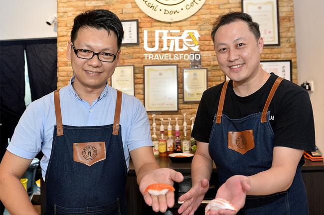 蔡国华（左起）和钟达文皆拥有十几年制作寿司的经验，更分别在马来西亚和新加坡的寿司挑战赛中拿下冠军和亚军。