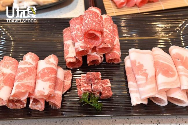 田野乡村嫩猪肉、西班牙特选黑豚、美国肥牛和澳洲精选，一次把店里进口肉品尝一边。另外，本地猪肉新鲜，CP值高，更值得吃。